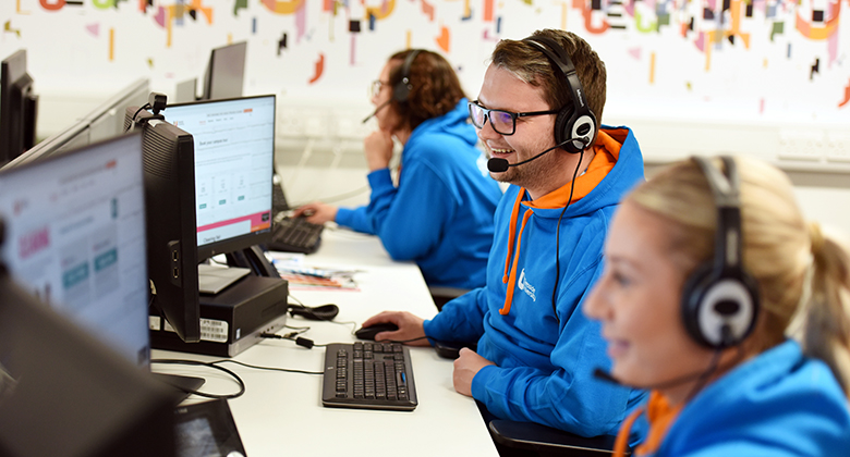 Get support from our clearing helpline staff at Teesside University Teesside University staff assisting students on the clearing helpline